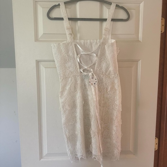 Eddy Avery Lace Mini Dress - Picture 6 of 8